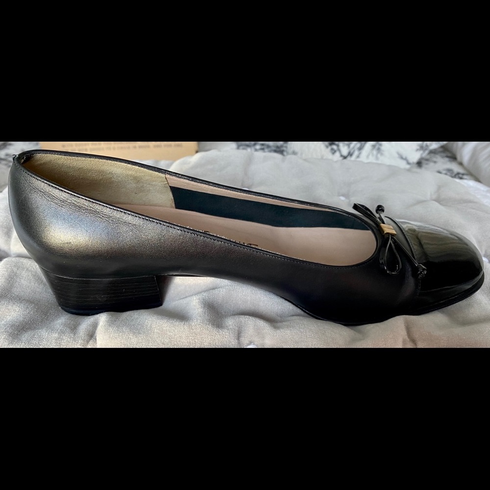 Salvatore Ferragamo ballerina flats size 8.5
